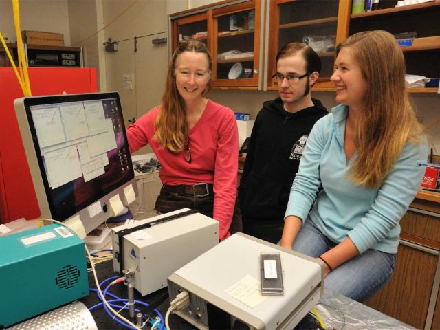 Physicist Elisabeth Gwinn receives the 2019 AAAS Lifetime Mentor Award